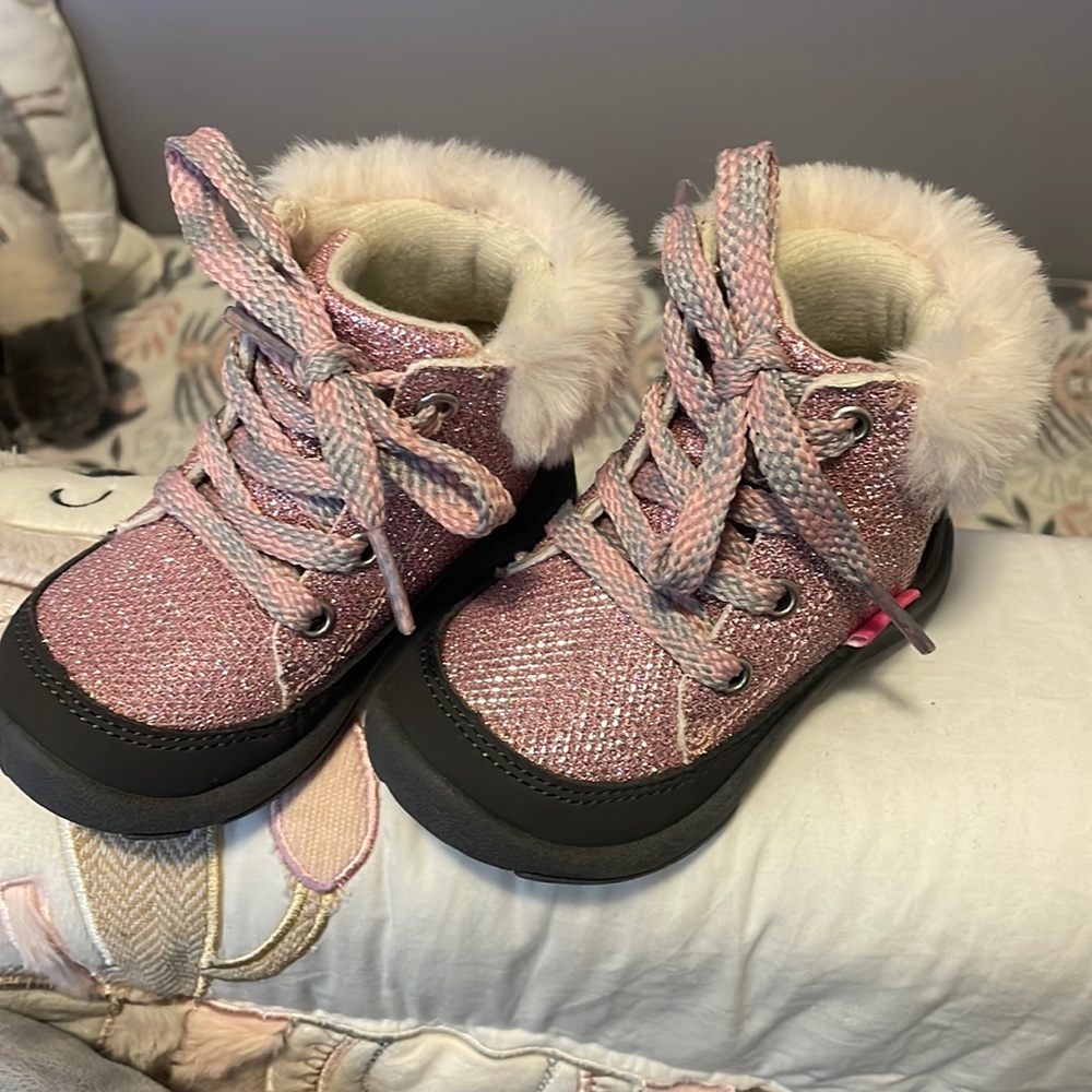 Like NEW! Osh Kosh toddler girls winter boots, size 5